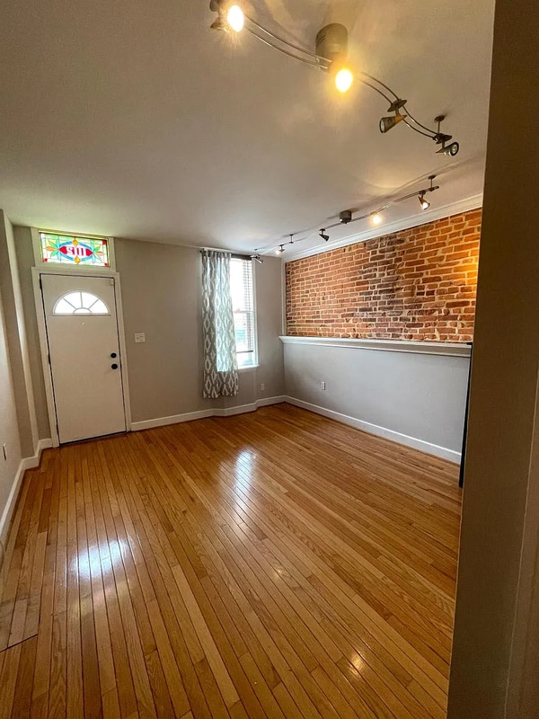 Building Photo - 1112 S Conkling St