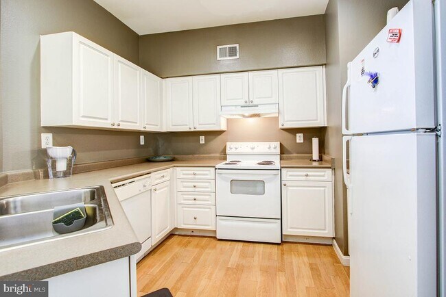 Building Photo - 8114 Anna Ct