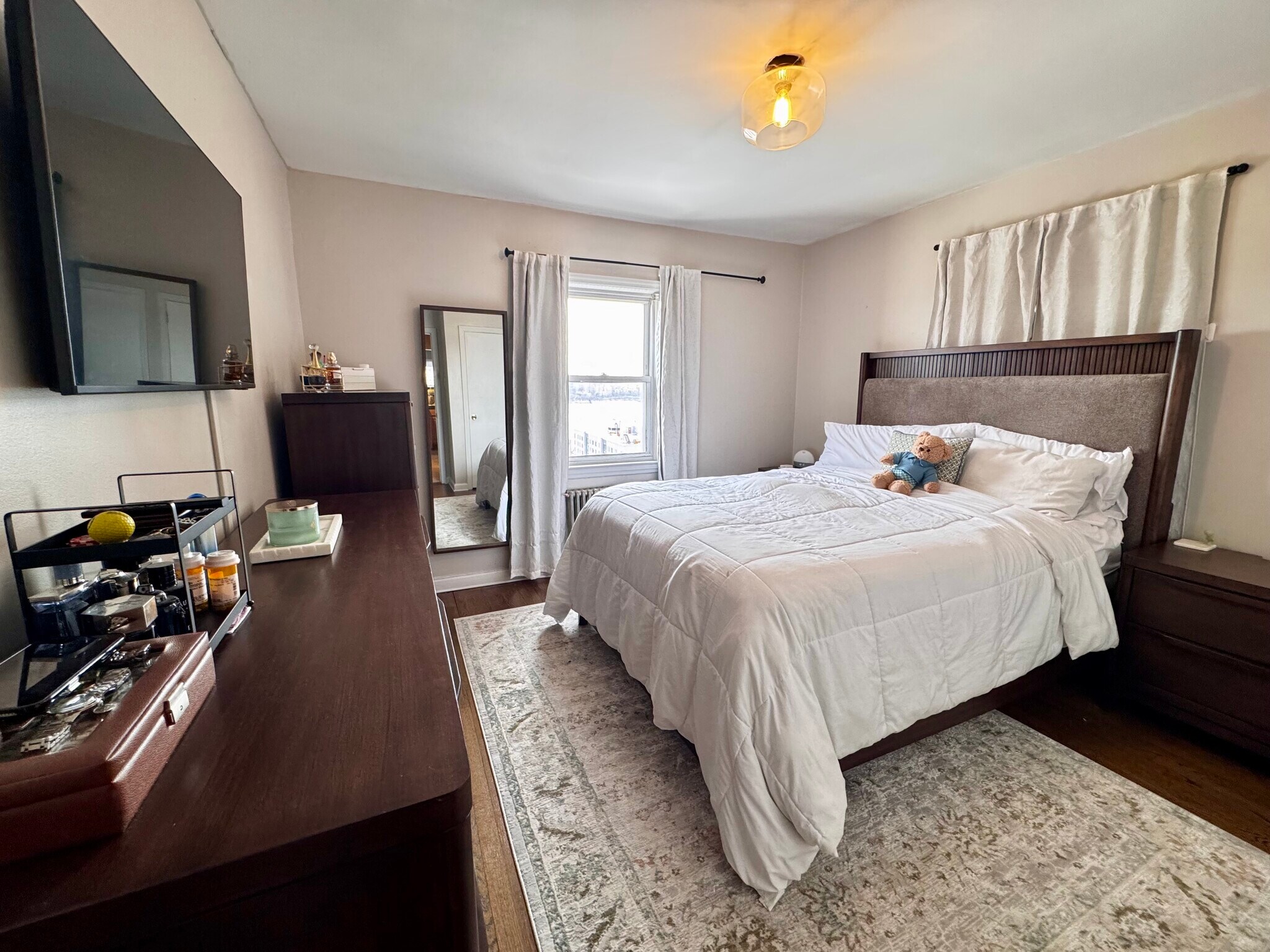 Masterbedroom - 130 Pine St