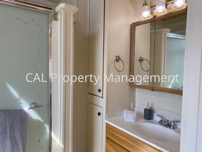 Building Photo - Beautiful 4 Bedroom Home in Salinas, CA