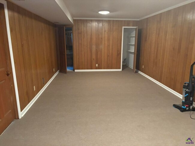 Building Photo - 1442 Maplewood Dr