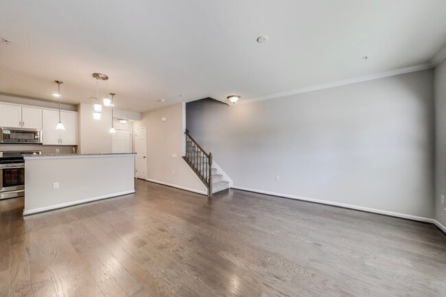 Building Photo - Elegant 3 bedroom, 2.5 bath townhome in Crown Farm