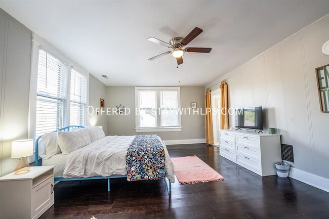 Building Photo - 2035 Central Ave