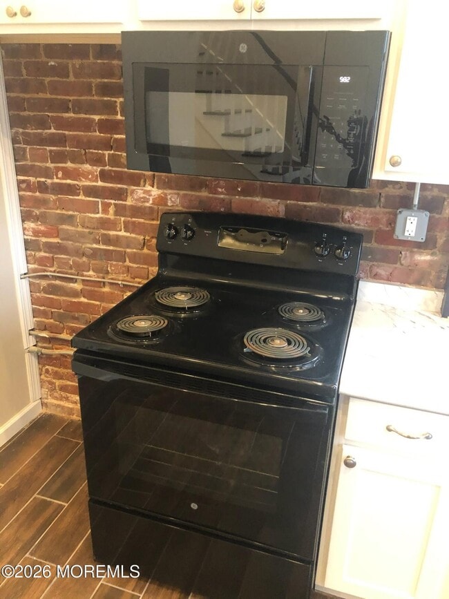 Building Photo - 36 W Front St