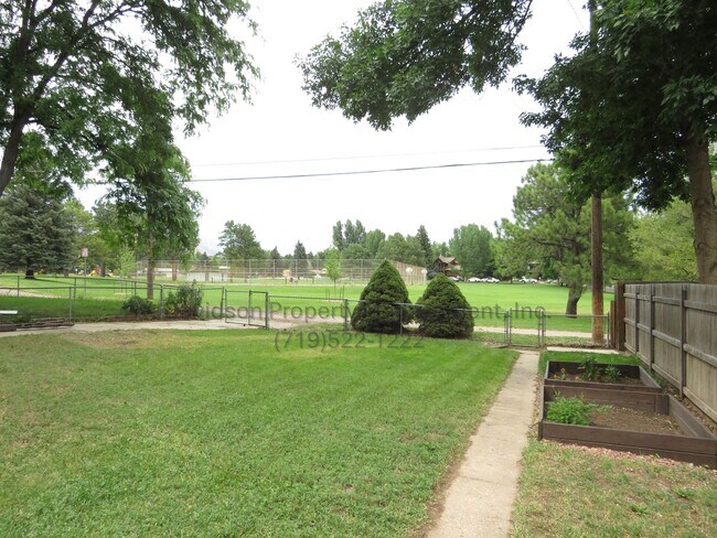 Building Photo - Beautiful Updated 4 Bedroom Near Garden of...