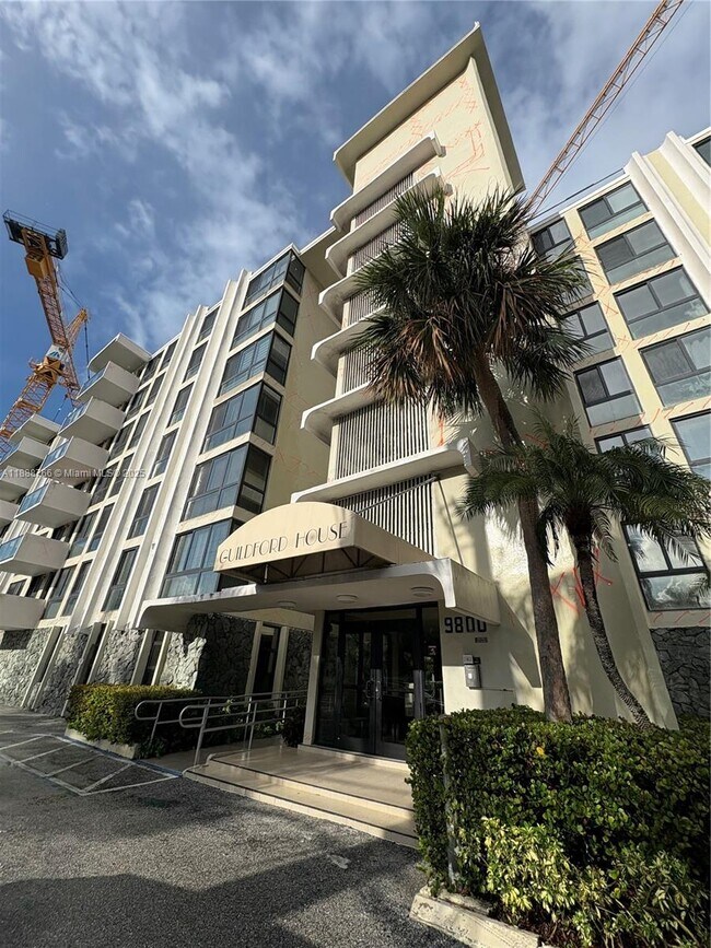 Building Photo - 9800 W Bay Harbor Dr
