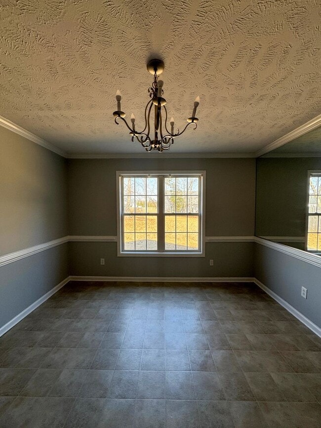 Building Photo - Charming 4 Bed 2 Bath Raeford Home