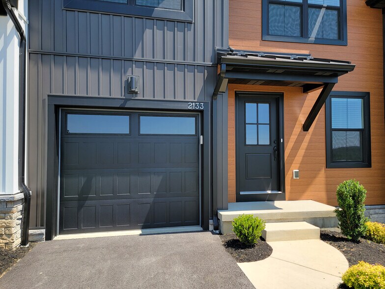 Building Photo - 2133 S Autumn Chase Dr