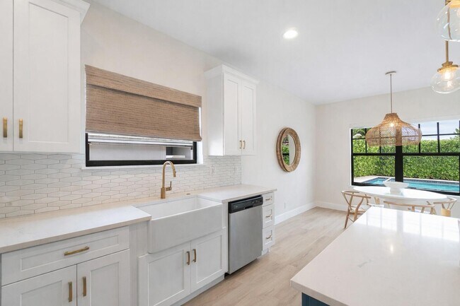 Building Photo - 7606 S Olive Ave