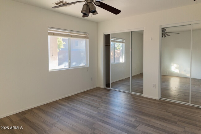 Building Photo - 1759 W Wilson Ave