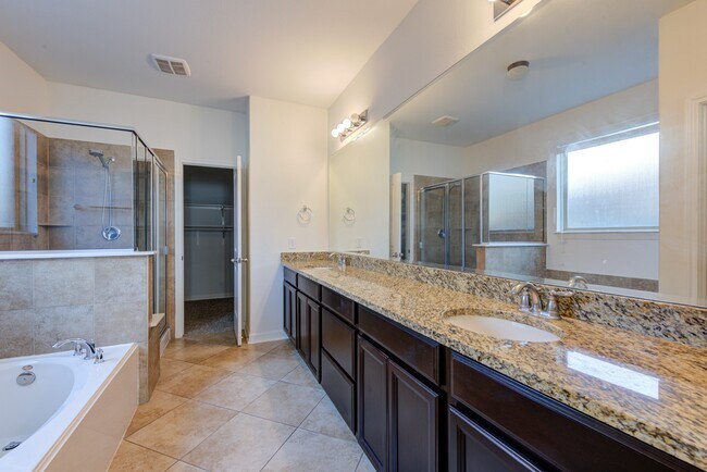 Building Photo - 10009 Boulder Bend Ln