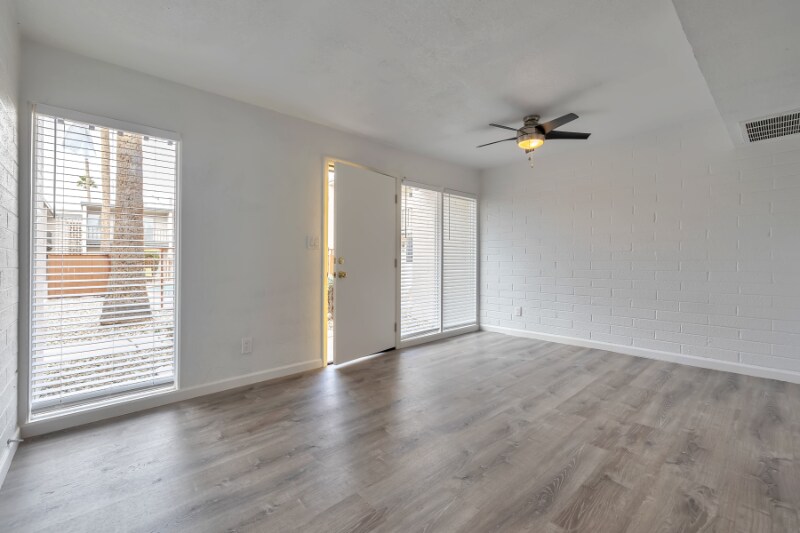 Building Photo - 1815 W Tuckey Ln