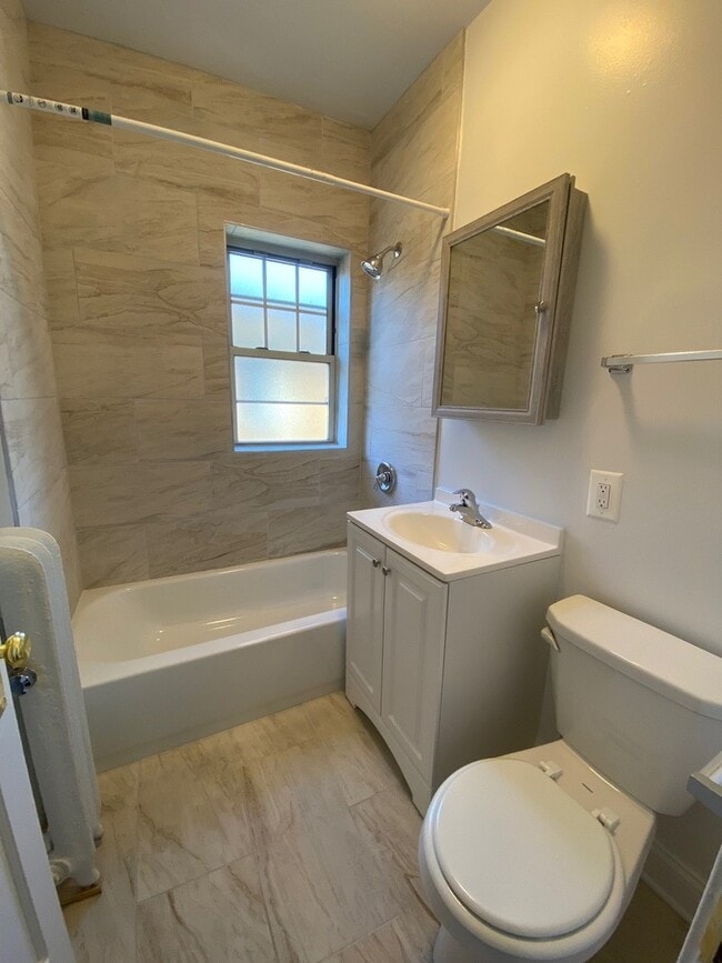 Building Photo - 730 Reba Pl