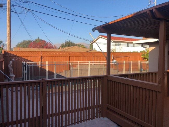 Building Photo - 4bd/2ba - Bedroom Home with a Lap Pool! Excellent Location - Coming Soon!