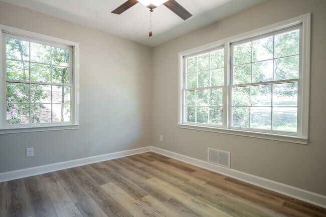 Building Photo - 1051 Crooked Creek Rd