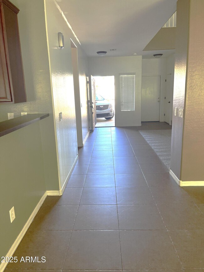 Building Photo - 5007 W Harwell Rd