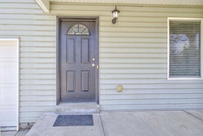 Building Photo - 1153 W 400 S