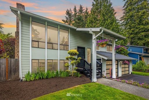 Building Photo - **Free July Rent** Oversized 4 Bedroom 3 B...