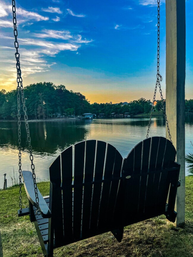 Building Photo - 16920 Landover Rd