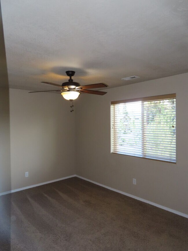 Building Photo - 61150 Snowbrush Dr