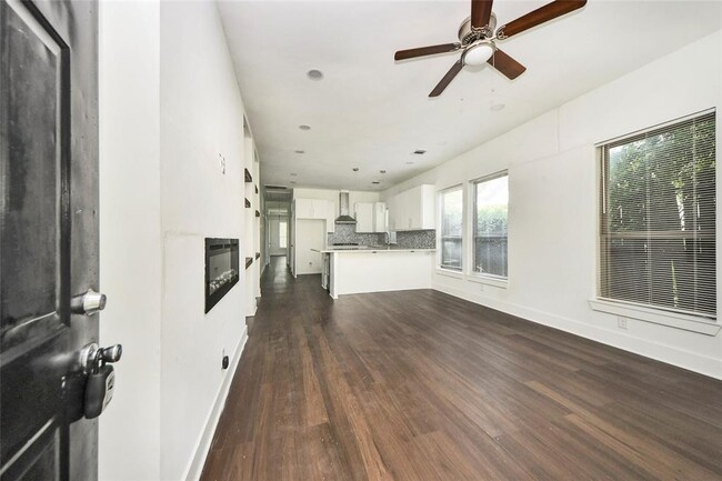 Building Photo - 4720 McKinney St