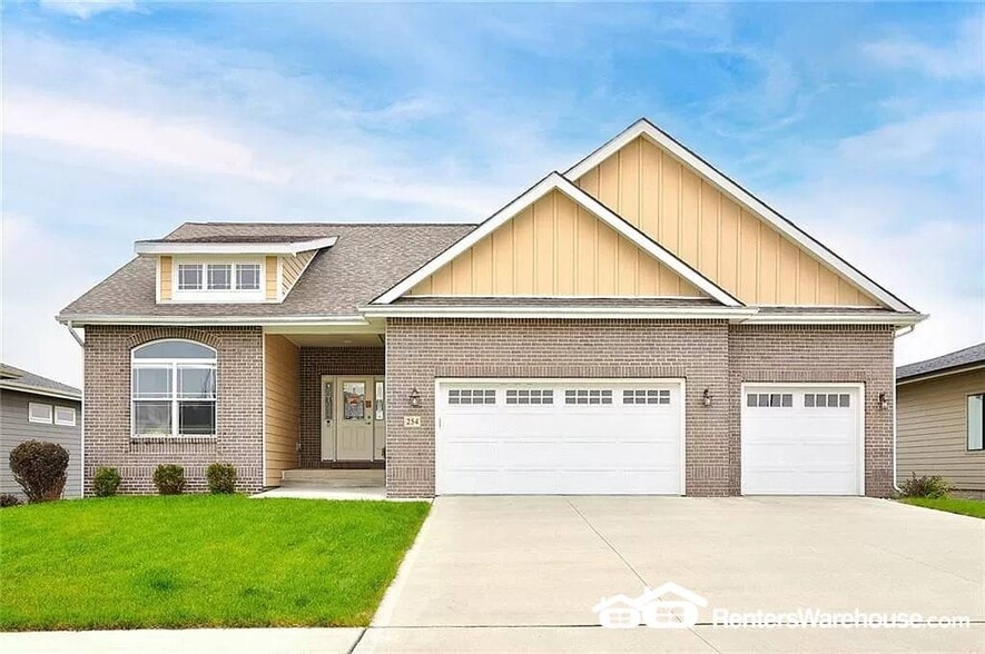 Primary Photo - 254 S 91st St