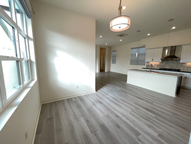 Building Photo - 3128 Cañon St