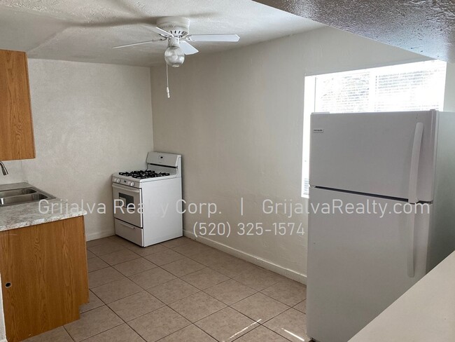 Building Photo - Cute & Cozy 1 Bedroom House on Large Lot (...