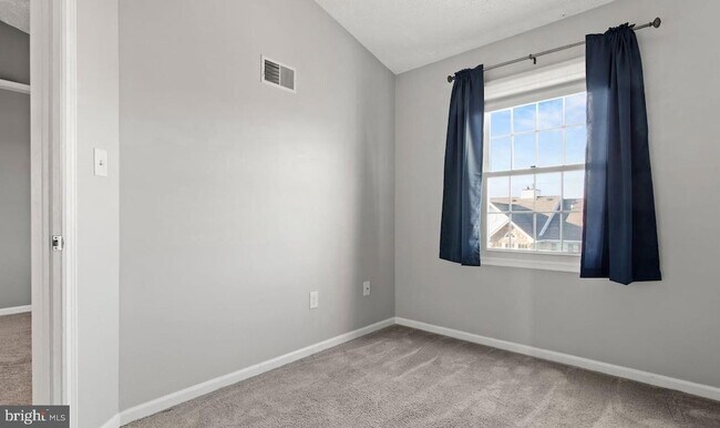 Building Photo - 6359 New Haven Ct