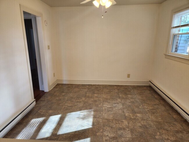 Building Photo - 3 Bed 1 bath Rancher-Kenbridge/Blackstone