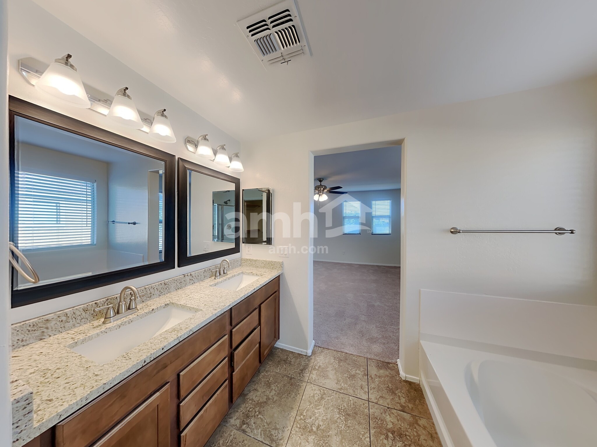 Building Photo - 2865 S Hansen Dr