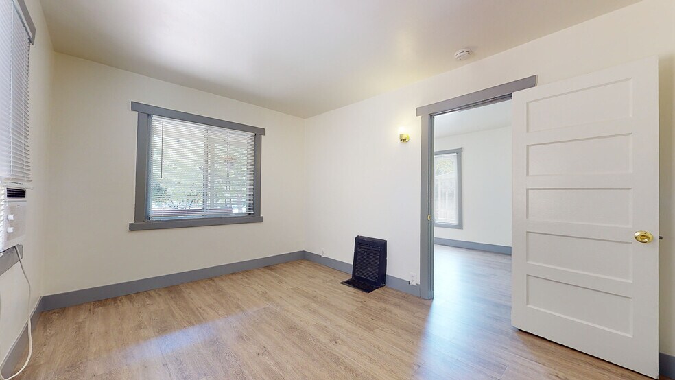 Building Photo - 1127 Bell St