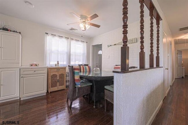 Building Photo - 303 24th St S