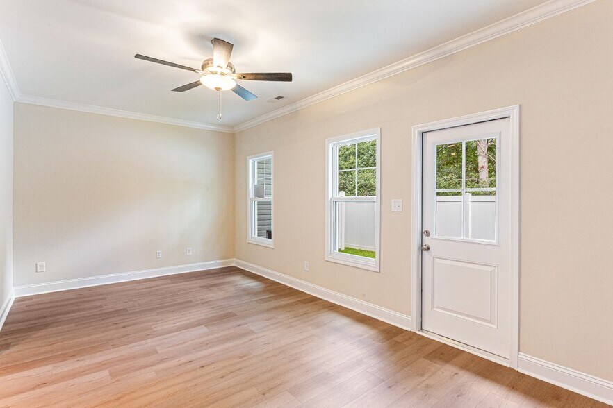 Building Photo - 1644 MacIntosh Drive, Unit 1644