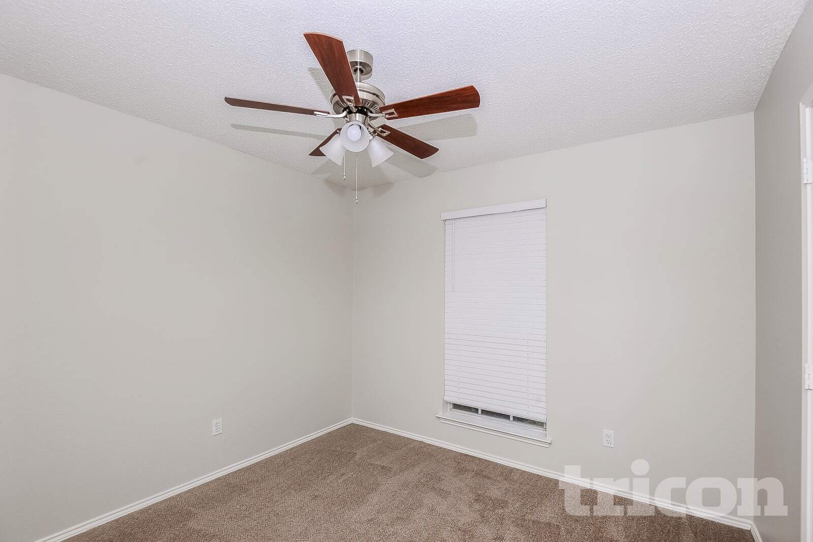 Building Photo - 516 Cambridge Dr