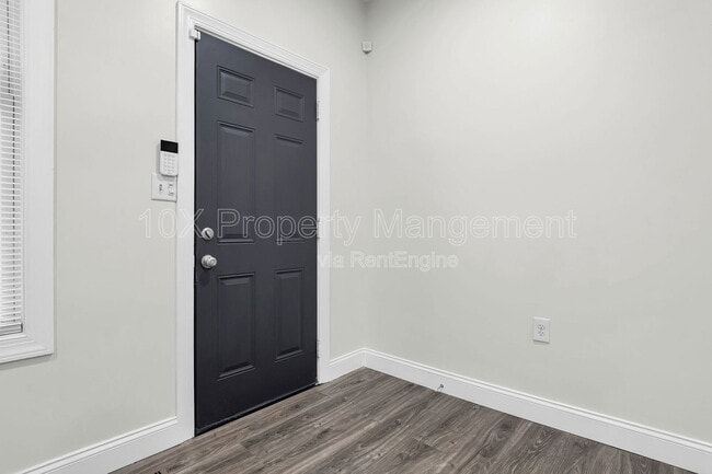 Building Photo - 907 Scott St