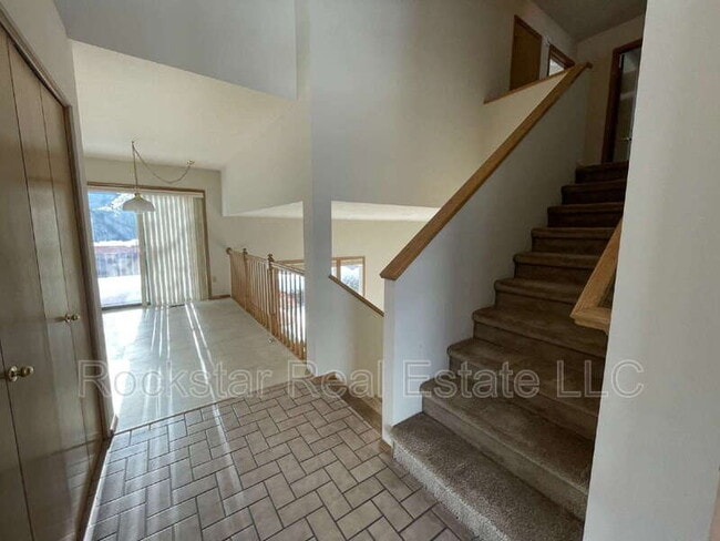 Building Photo - 5605 N Northwood Dr