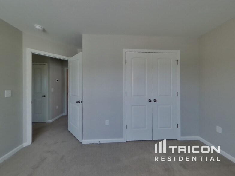 Building Photo - 260 Belcaro Dr