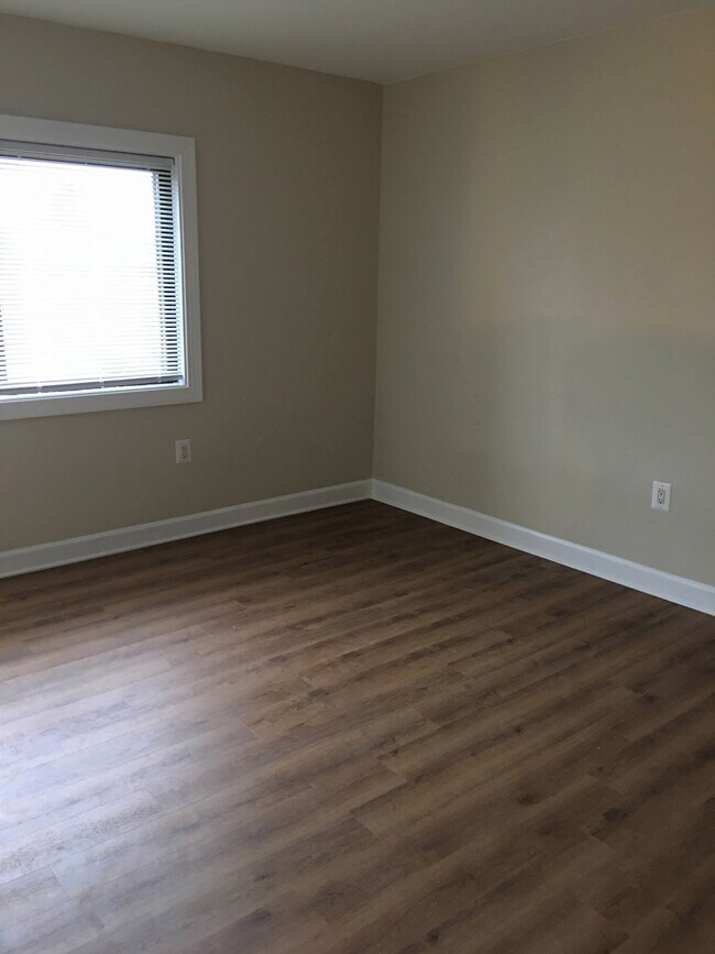 Building Photo - 6310 Hil-Mar Dr