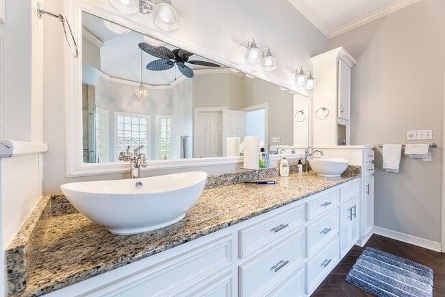 Building Photo - 10 Acorn Cluster Ct