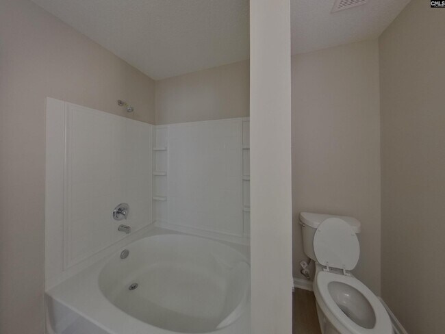 Building Photo - 136 Katrina Ct