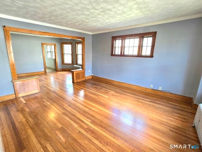 Building Photo - 70 Monroe St