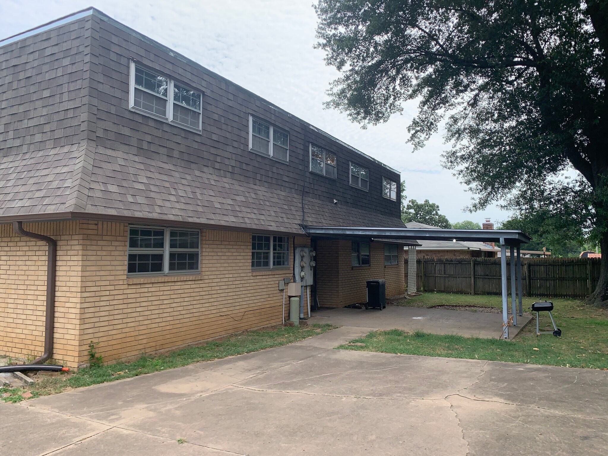 Building Photo - 1312 Mesa Dr