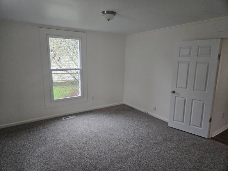 Building Photo - 202 W Peachtree St