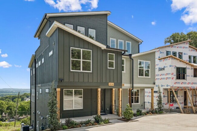 Building Photo - "Spacious 4-Bed, 4-Bath Gem in Nashville -...