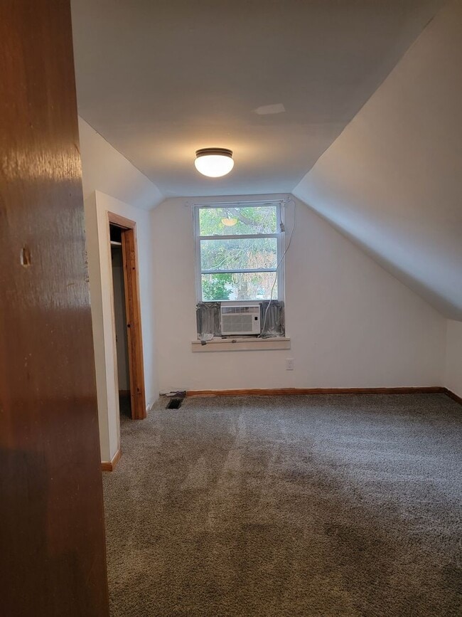 Building Photo - 39 Hudson St