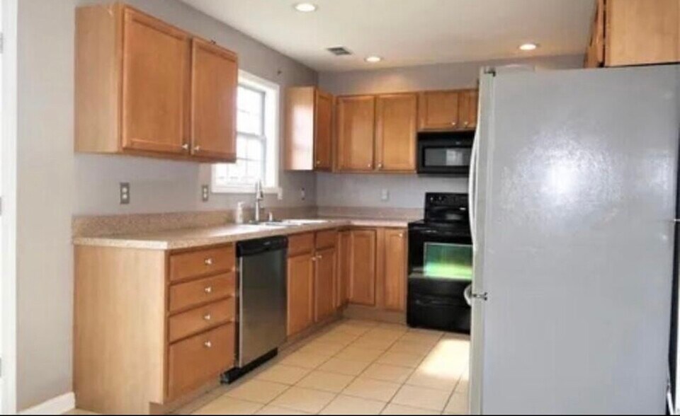 Building Photo - 428 Greathouse Dr