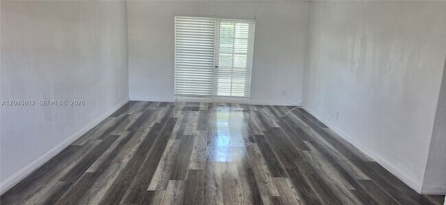 Building Photo - 20201 NE 29th Ct