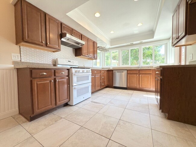 Building Photo - Spacious 4-Bedroom Home in Prime Santa Cla...