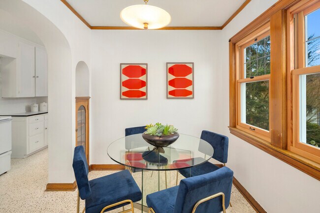 Building Photo - 709 N 68th St